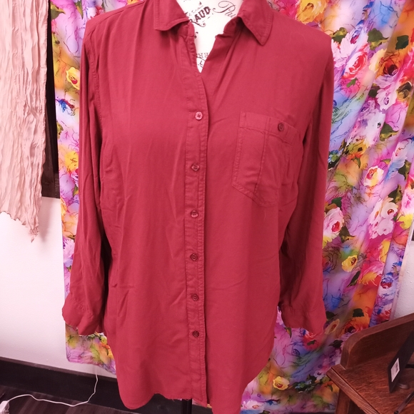 Hester & Orchard Tops - Elegant Women's Button-Down Shirt - Deep Red